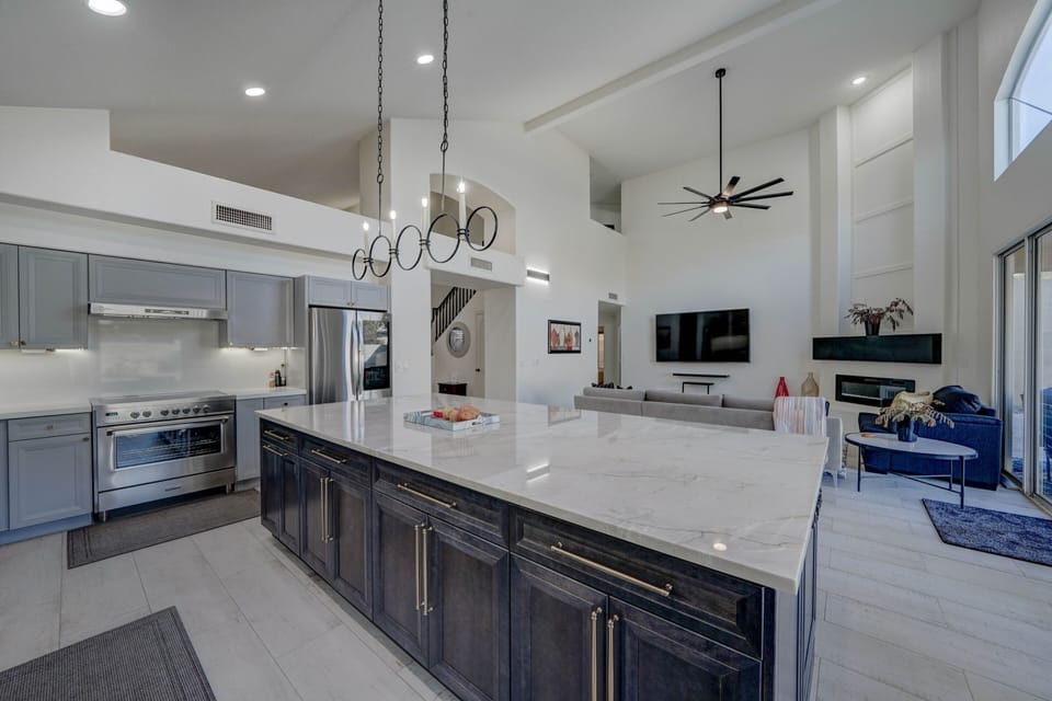 10 ft Quartzite island 