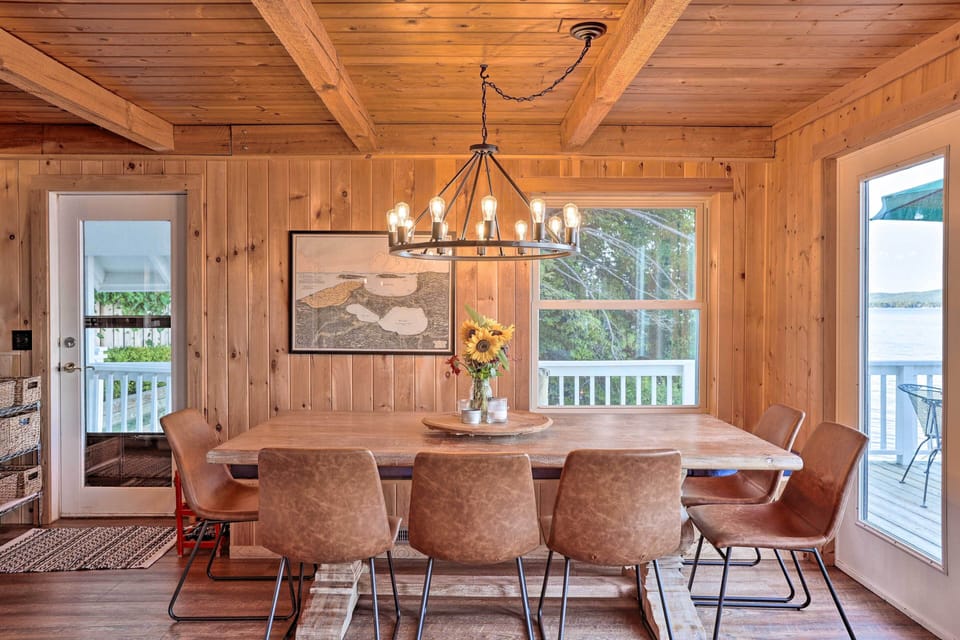 Dining Area | Dishware Provided