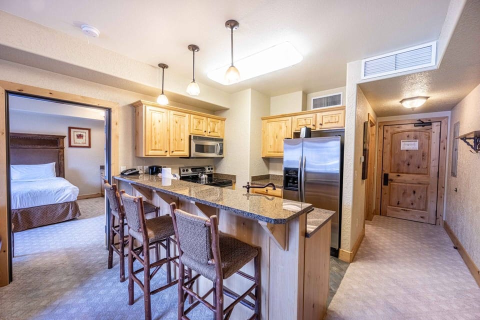 Professionally Cleaned, Daily housekeeping is available