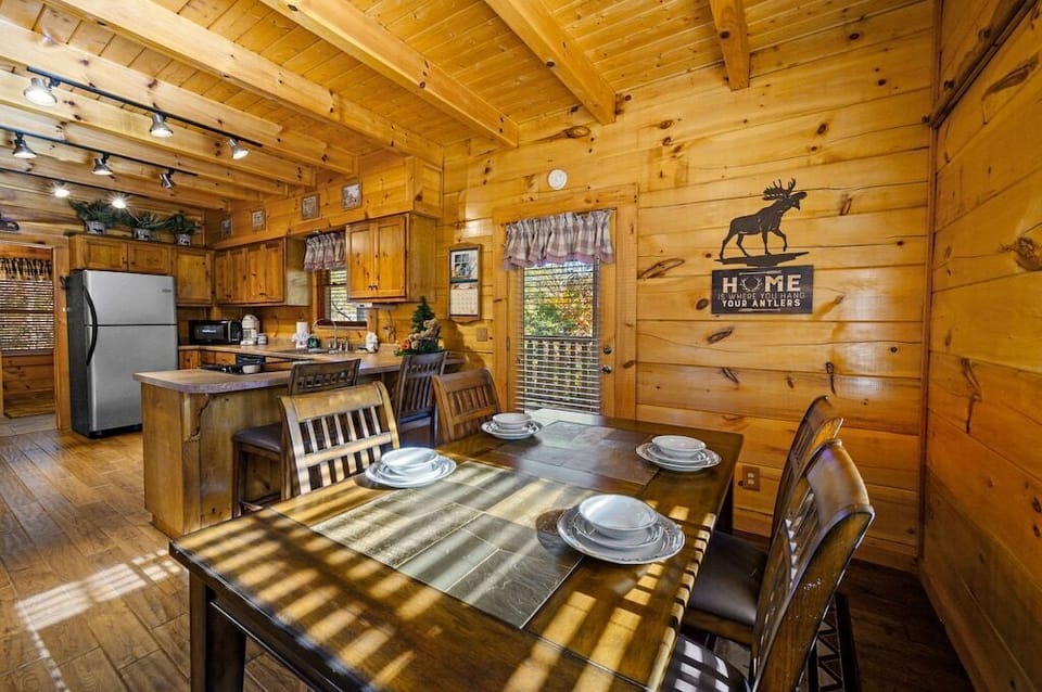 Bear Hug's inviting dining area