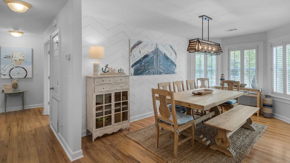 La Pointe Dining Area