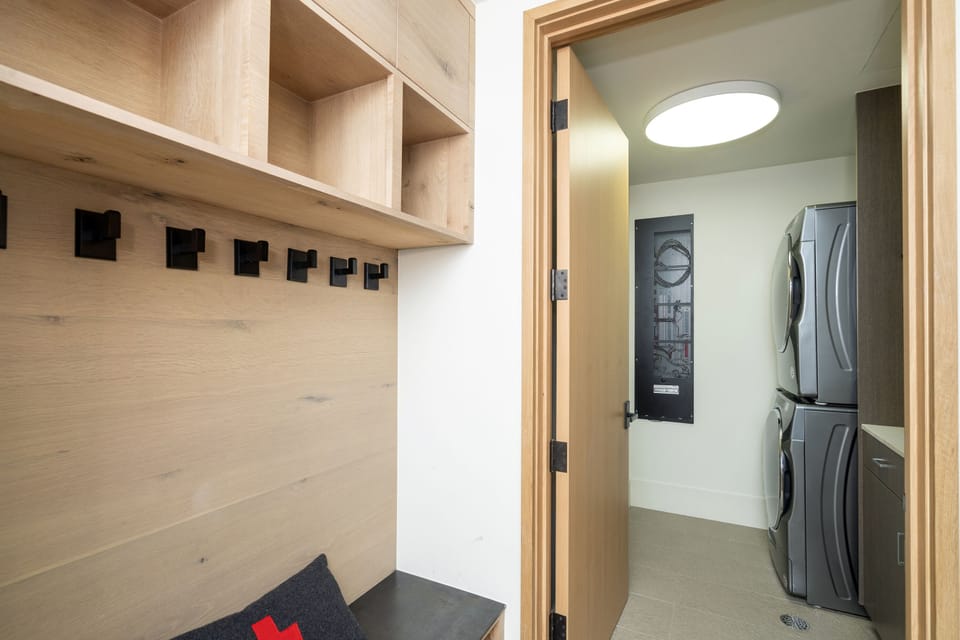 11-san-juan-104-telluride-mud-room