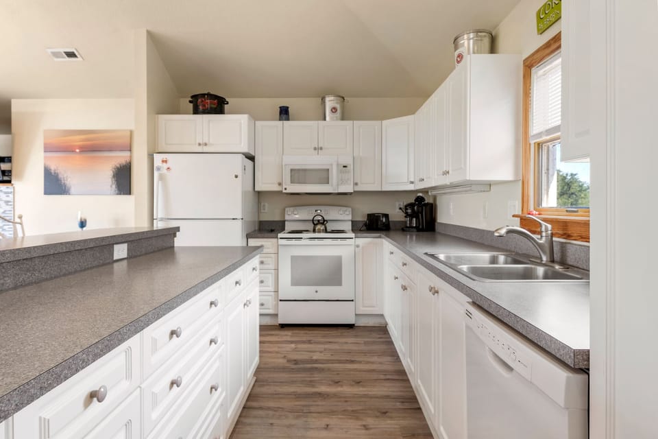 M898: Sunset Sound Corolla l Top Level Kitchen