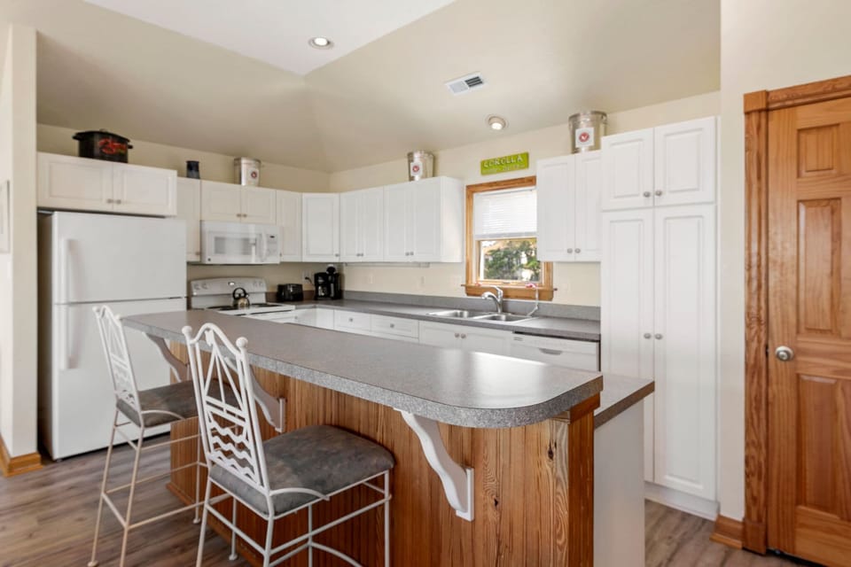 M898: Sunset Sound Corolla l Top Level Kitchen