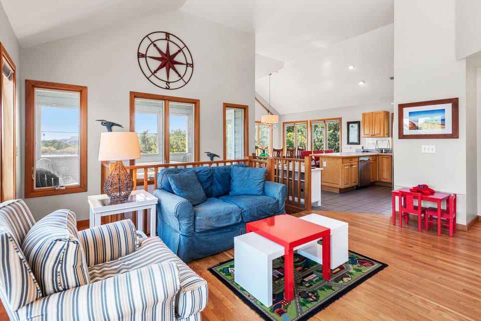 OSM04: Turtle's Cove | Top Level Living Area