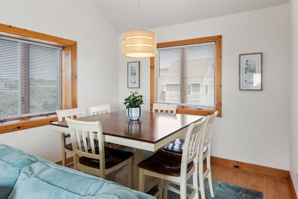 ACA: SeaFinn | Top Level Dining Area
