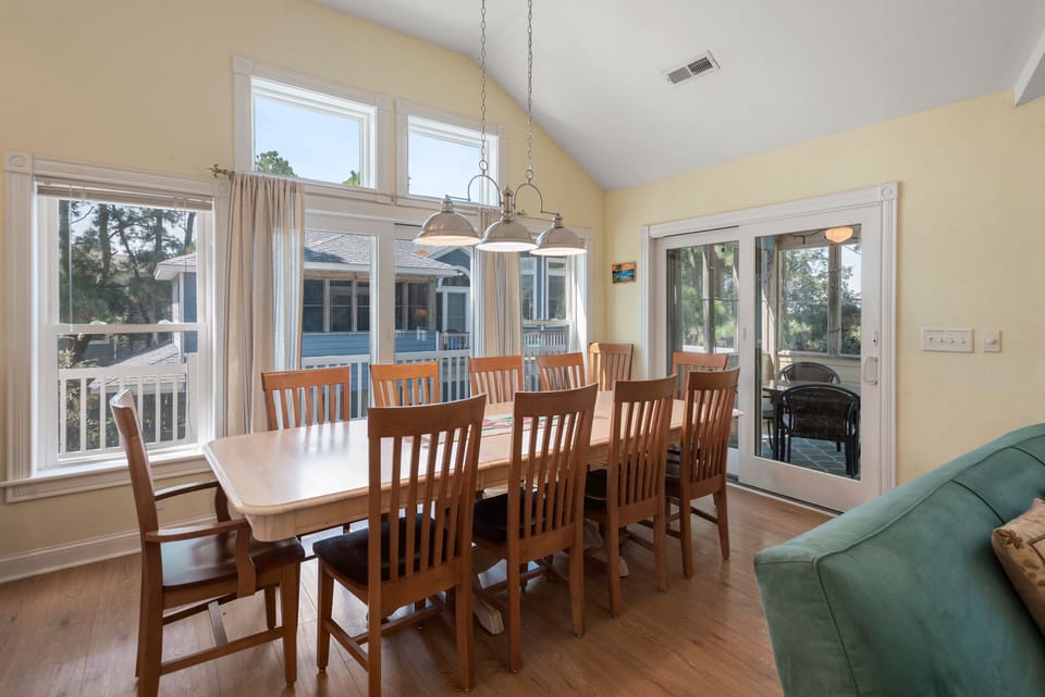CL514: Plum Paws | Top Level Dining Area