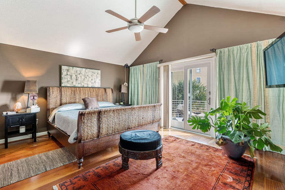Master bedrm, new high density foam mattress, ocean view from bed, private patio