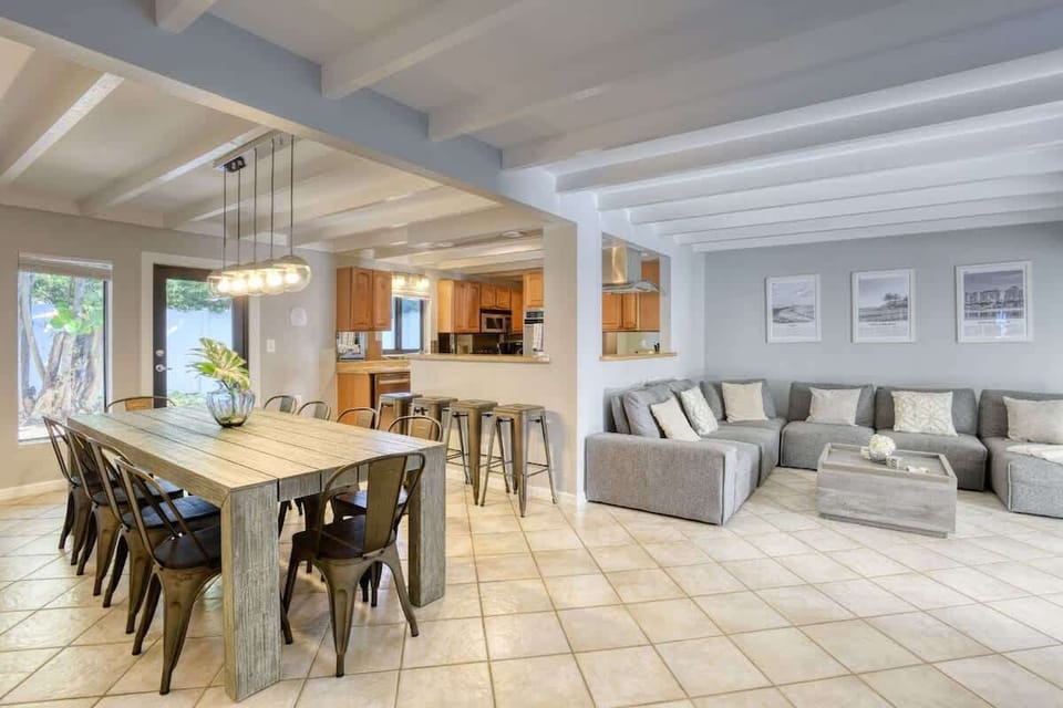 House 2: Kitchen, dining room with 10 person dining room table & living area