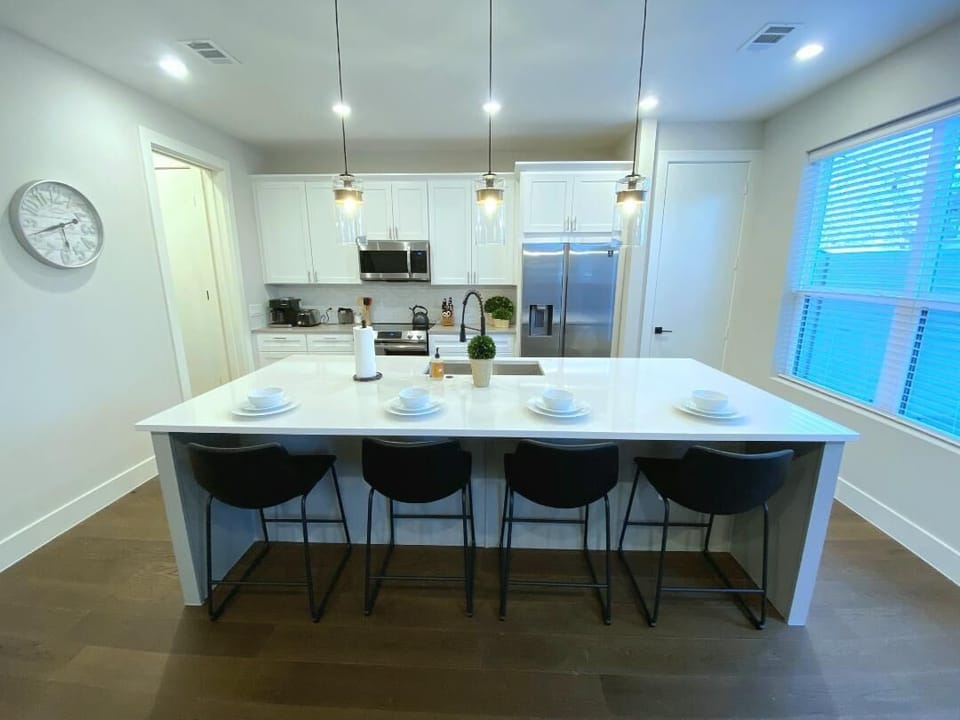 Kitchen with large island seating for 4