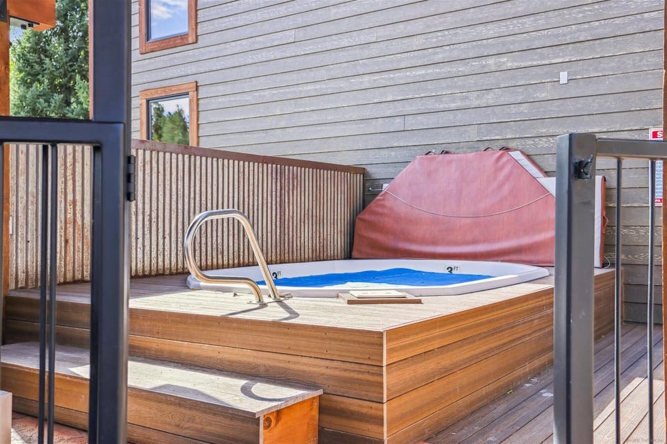 Hot Tub, Atrium 003, Breckenridge Vacation Rental