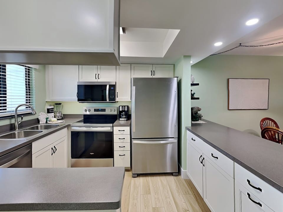 Newly Renovated Modern Kitchen