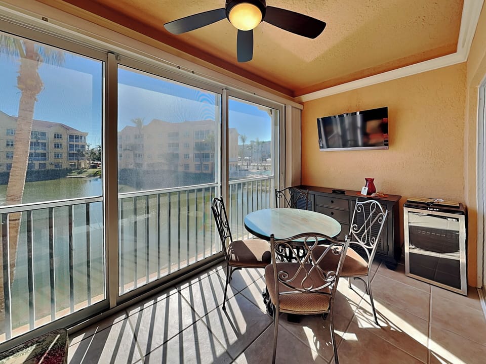 Sunroom Dining - Lake Views