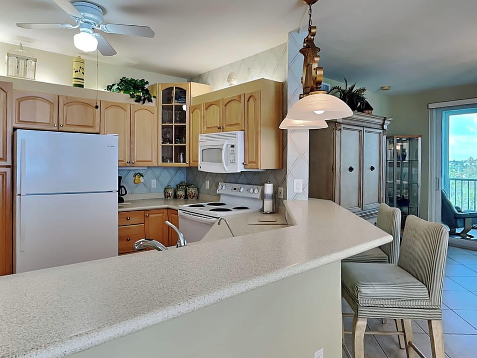 Kitchen - Breakfast Bar