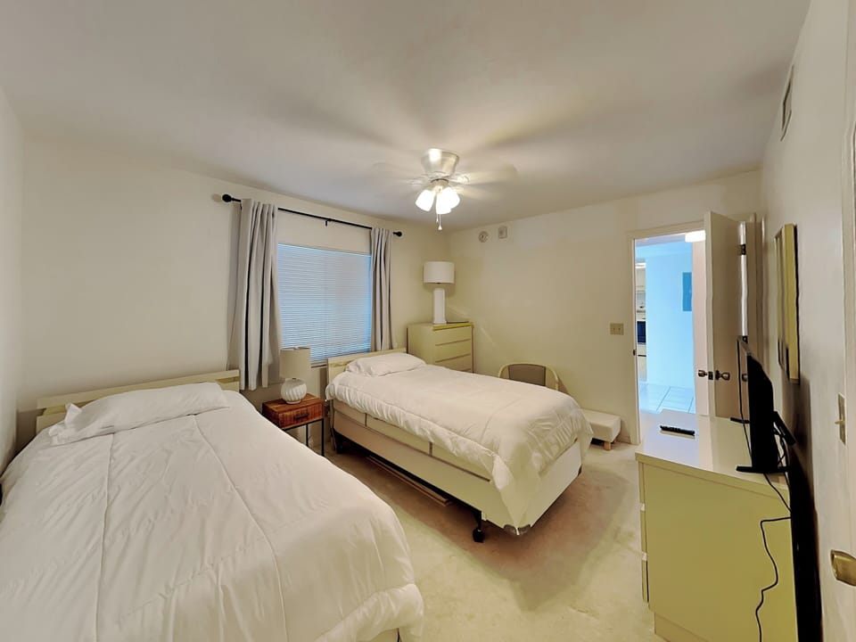Second Bedroom - Two Twin Beds + TV