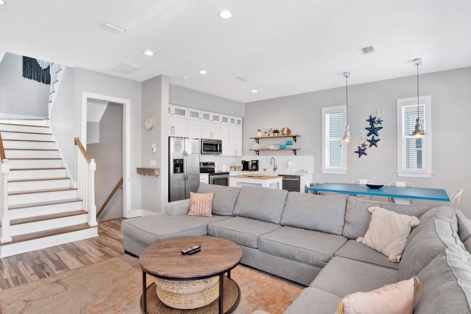 Kissed by the Sun offers 2 levels and ample space for up to 10 guests