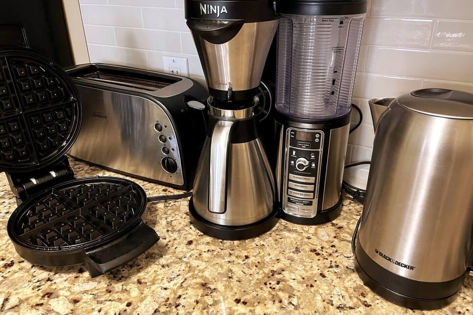 Well stocked kitchen, with a set for 8.