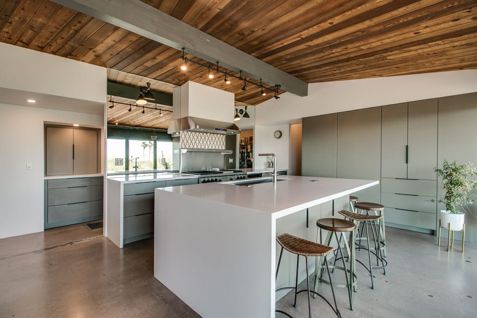 island seats up to 8