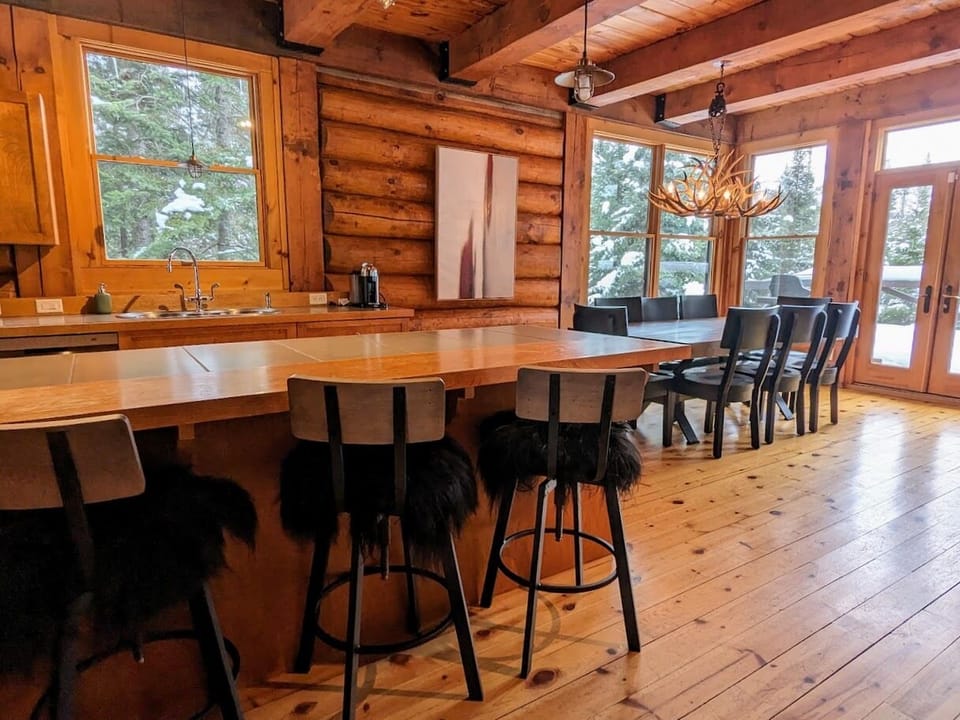 Kitchen Bar Island area