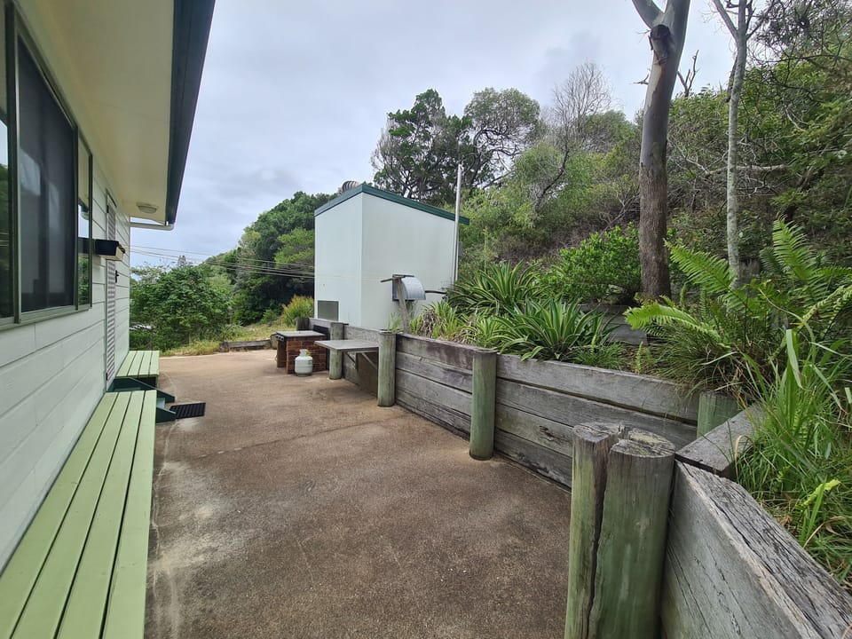 Outside area with BBQ & clothes line 