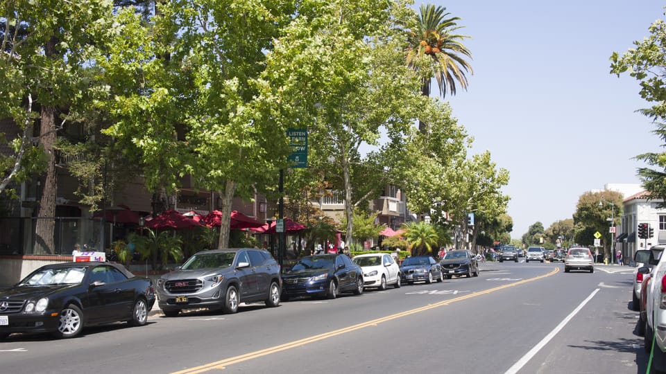 400foot walk to North Santa Cruz Avenue, including Willow Street Pizza-