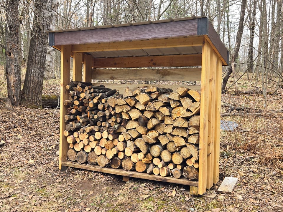 Free firewood for the fire ring