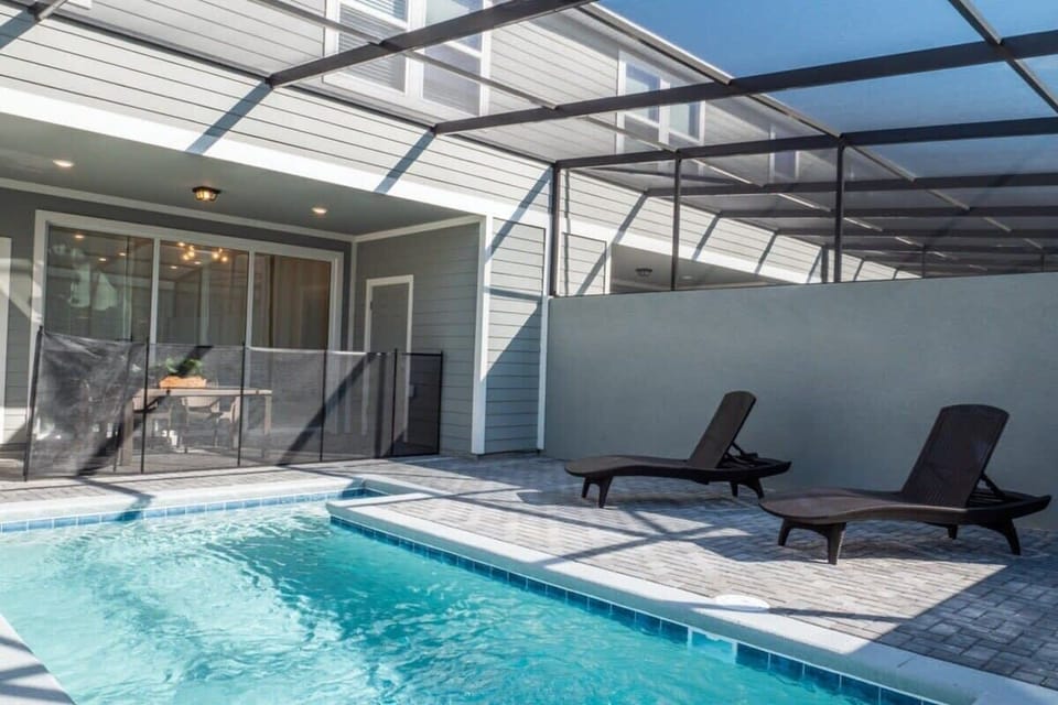 Private pool with sun loungers