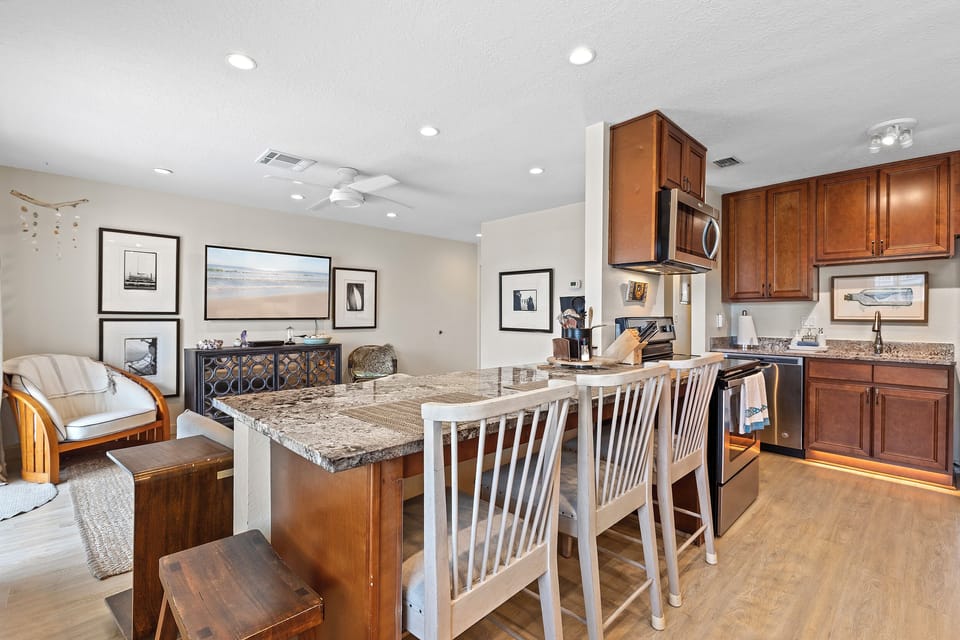 Eat-in bar seating