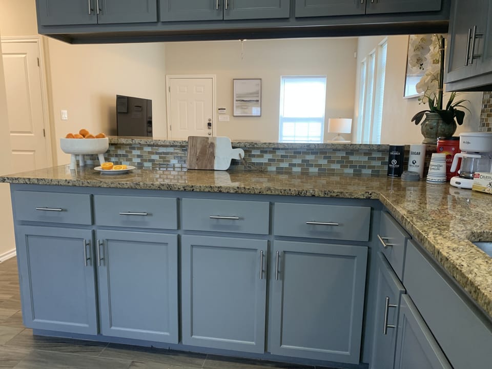 Alternate view of fully equipped kitchen  / complimentary paper towels provided