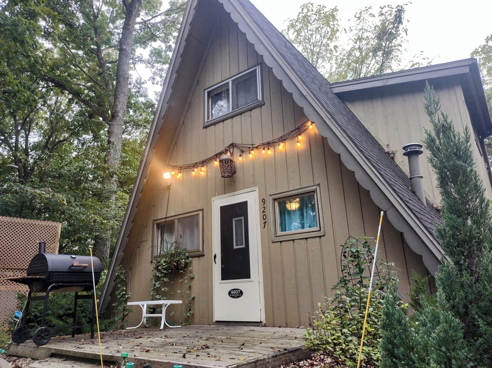 A-frame on Lake Papakeechie