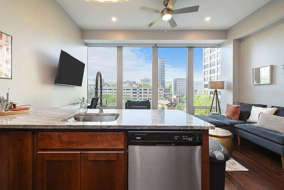 Enjoy breakfast with a stunning view.
