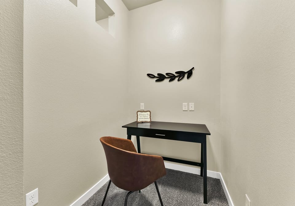Desk nook
