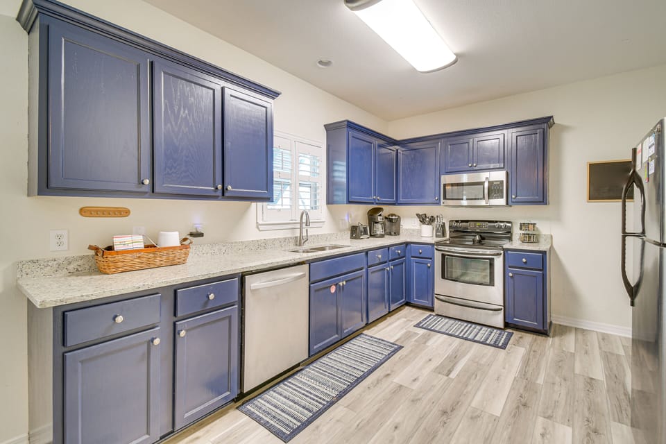 Fully Equipped Kitchen | Stainless Steel Appliances | Cooking Basics