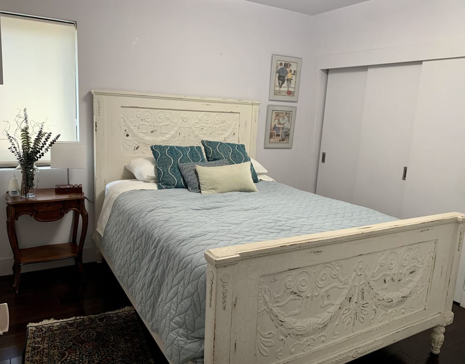 Middle bedroom