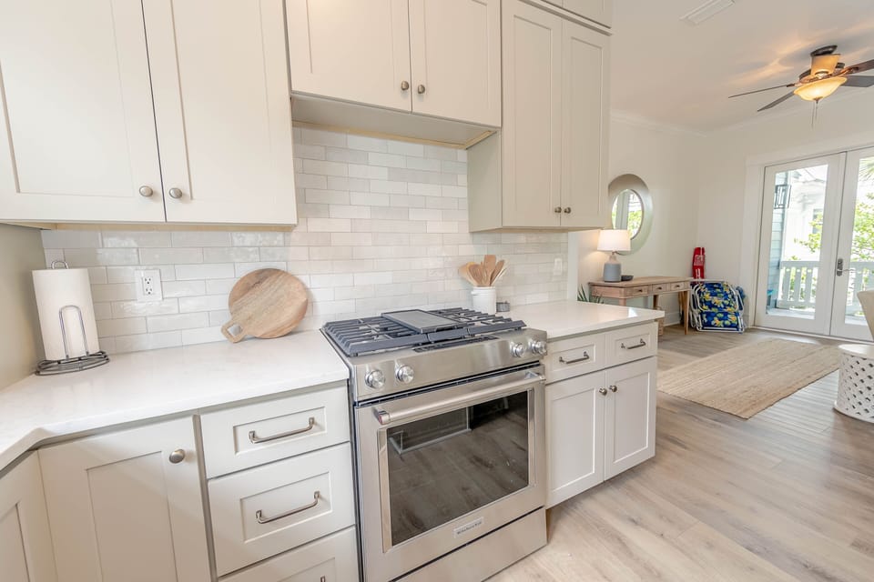 Fully stocked Kitchen - Gas range