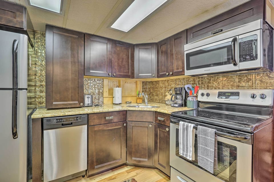 Kitchen | Fully Equipped w/ Cooking Basics