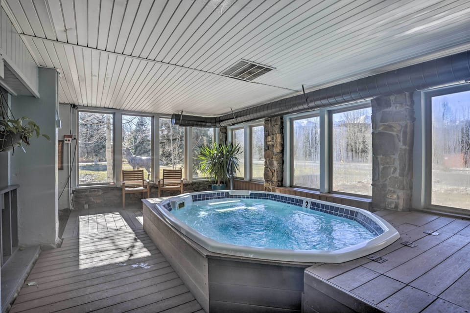 Community Hot Tub | Resort Amenities