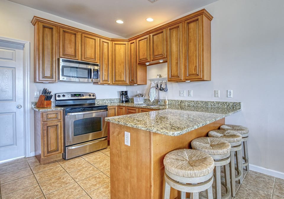 Level 3-Kitchen with Granite Counters