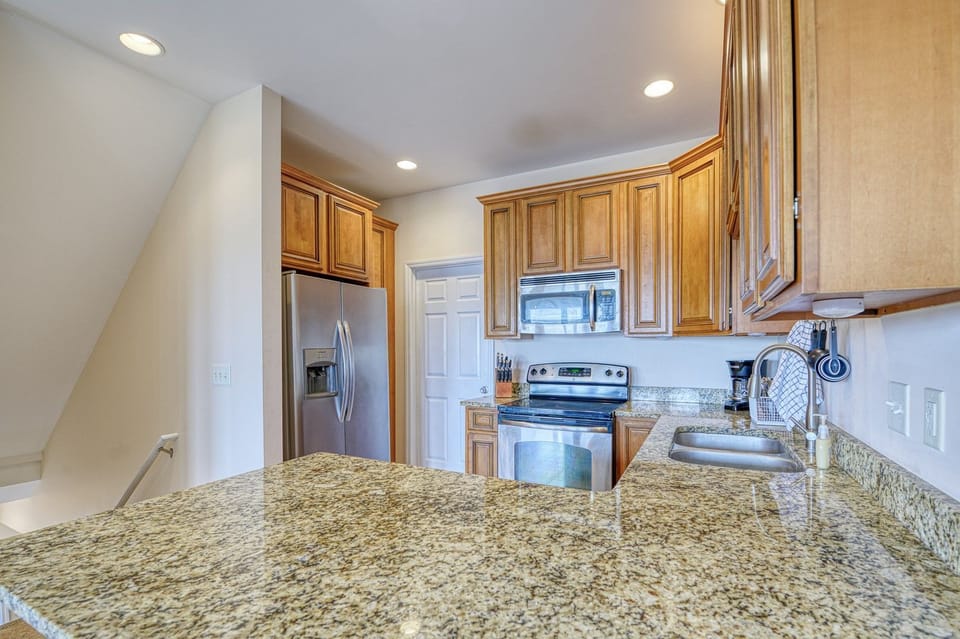 Level 3-Kitchen with Granite Countertops