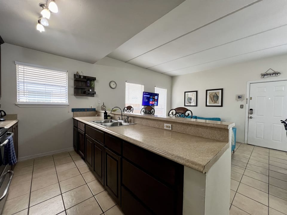 Full kitchen - Stainless Steel appliances