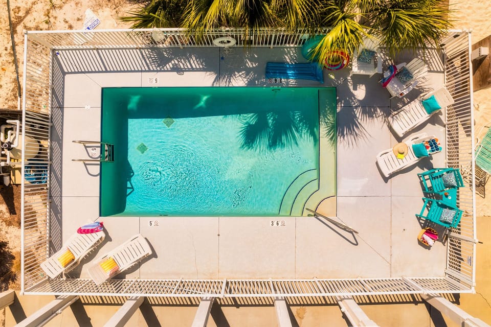 Relax by the community pool! Green Gulf Bungalow, closest to pool, shared with only 3 homes. Take a quick dip, freshen up, and enjoy dinner hassle-free!