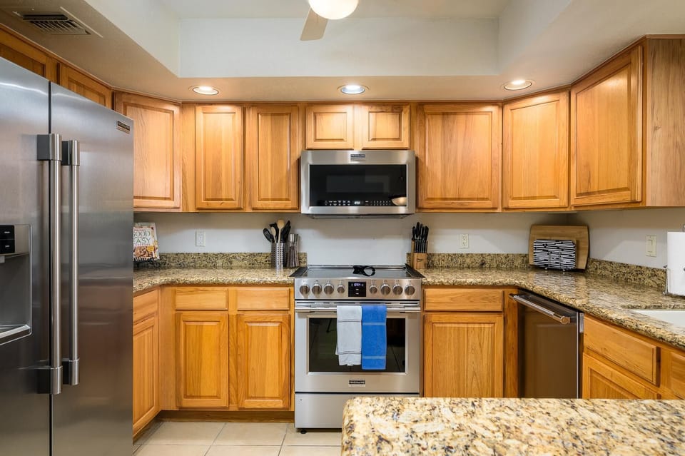 Fully stocked kitchen with brand new stainless steal appliances.
