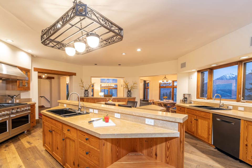 4.01-MV-Slopeside-Villa-Kitchen-4