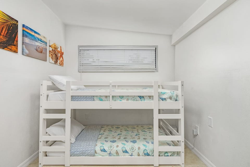 The 4th bedroom has twin bunkbeds.