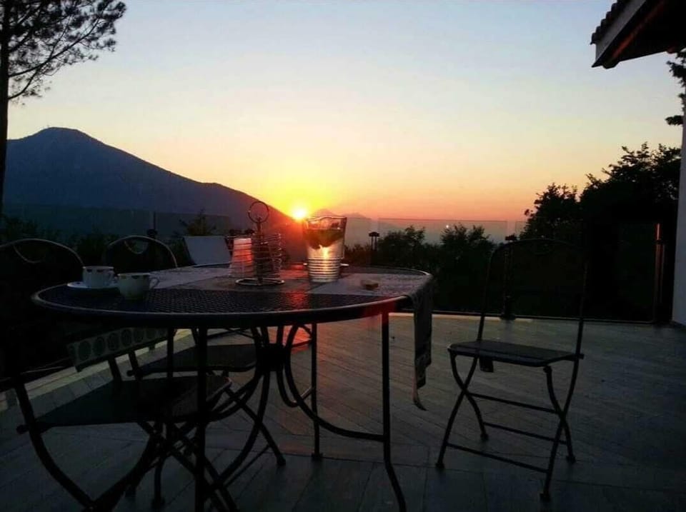 tramonto sul Vesuvio