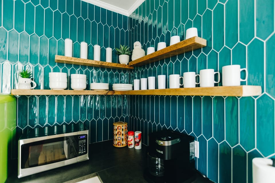 Aesthetically Beautiful designed Kitchen - Fully stocked