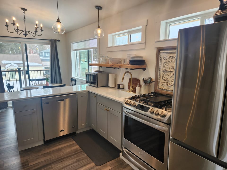 Full size appliances, dishwasher, stove, microwave, blender, toaster, fridge 