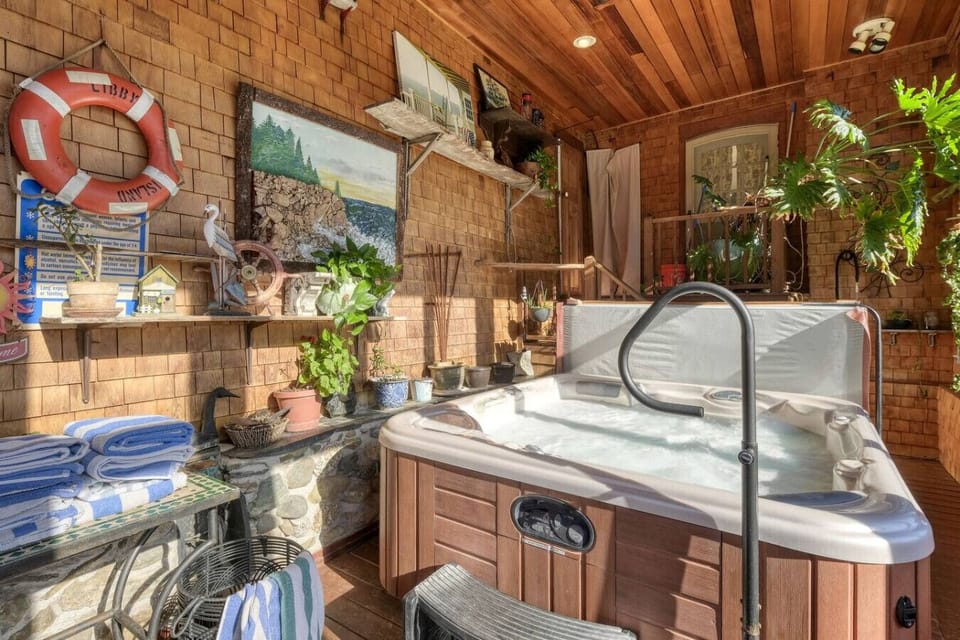 Outdoor spa tub