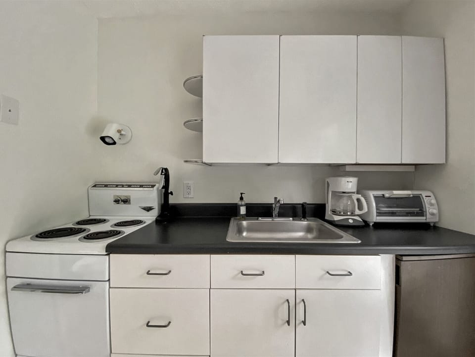 Guest Cottage Kitchenette