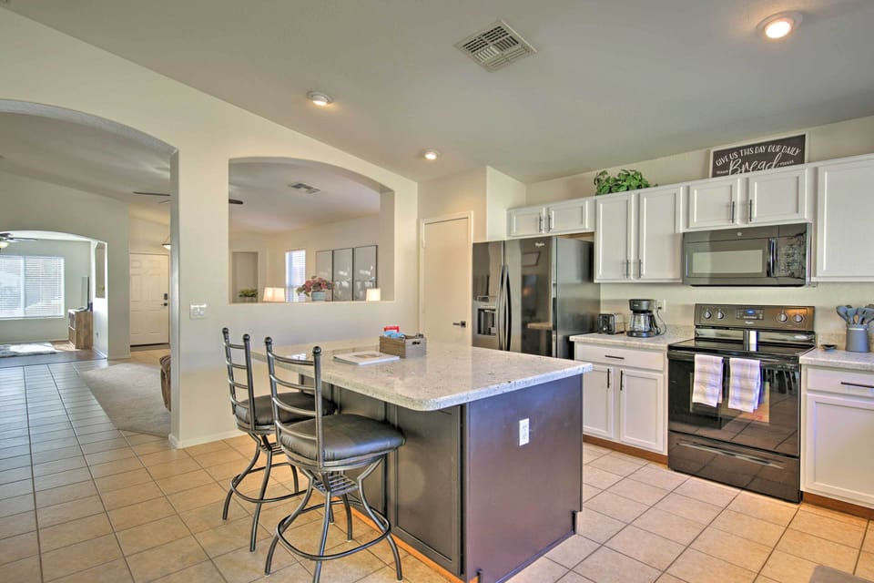 Kitchen | Fully Equipped | Cooking Basics | Dishware & Flatware | Blender